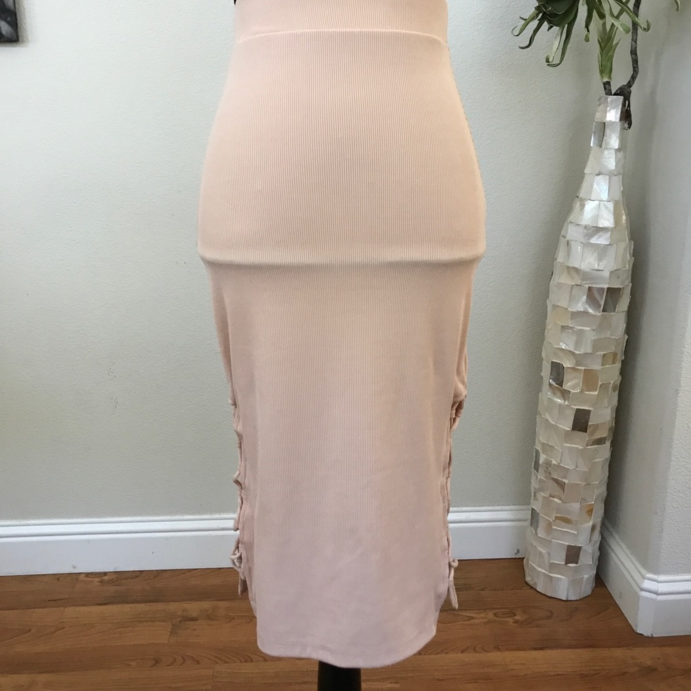 H&M blush champagne ribbed skirt with side detail